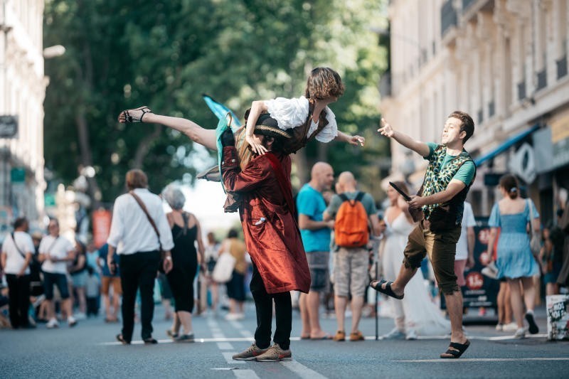 Le Festival off dAvignon grand marché foisonnant du spectacle vivant Culture Link