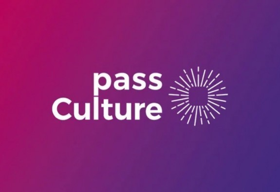 Milieux enseignants et culturels en colère après le gel du Pass Culture collectif