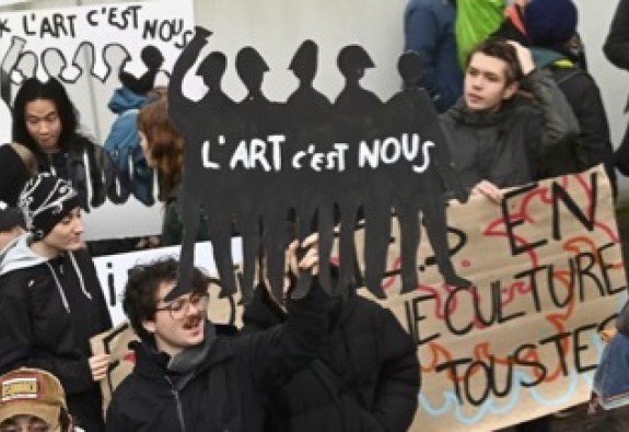 "Debout pour la culture" : une pétition lancée en soutien du secteur culturel, victime de coupes budgétaires