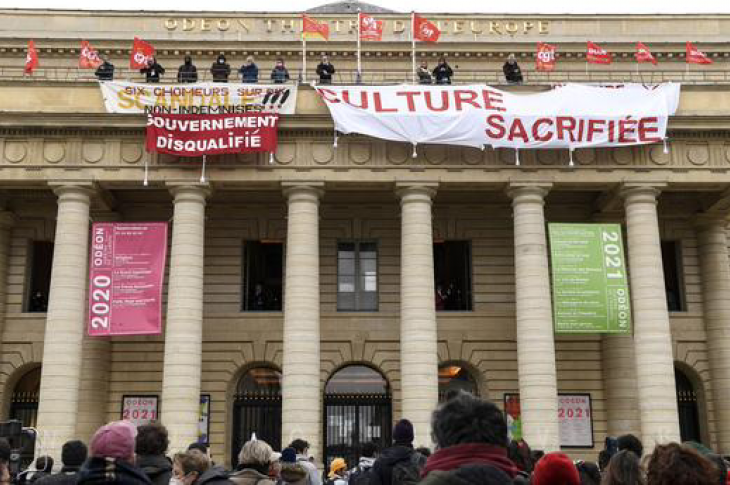 Les théâtres déclarent la guerre à l’État