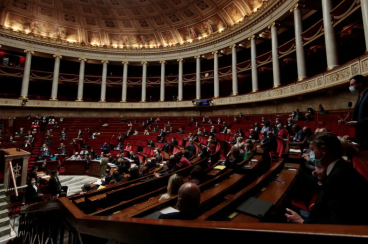 Pass sanitaire : le « oui mais » des députés pour les grands rassemblements