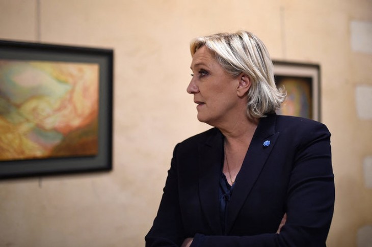 Marine Le Pen visite un musée privé au château de Jaunay-Clan, le 3 avril 2017. © Photo Guillaume Souvant / AFP