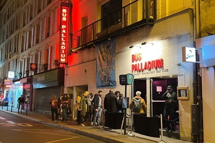 Le Bus Palladium fera ses adieux au public le 2 avril 2022, avant sa fermeture définitive• Crédits : Fiona Moghaddam - Radio France