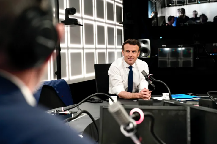 Emmanuel Macron, aux Matins de France Culture.• Crédits : Christophe Abramowitz - Radio France