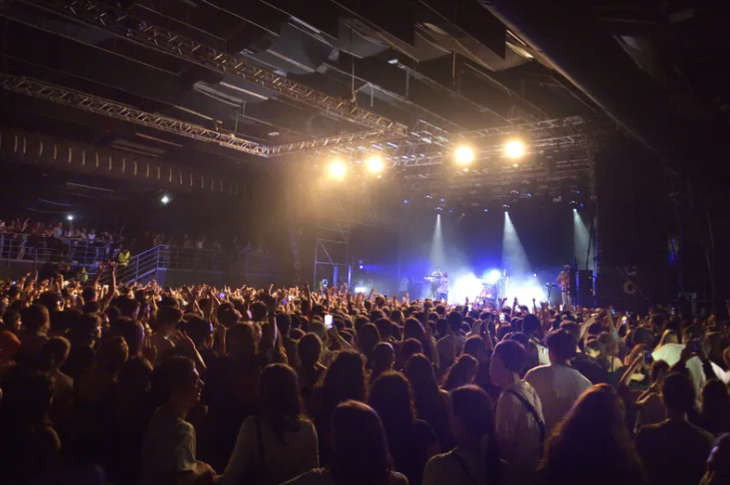 Une vue du concert du rappeur italien Frah Quintale, à Rome (Italie). (ROCCO SPAZIANI / SPAZIANI)