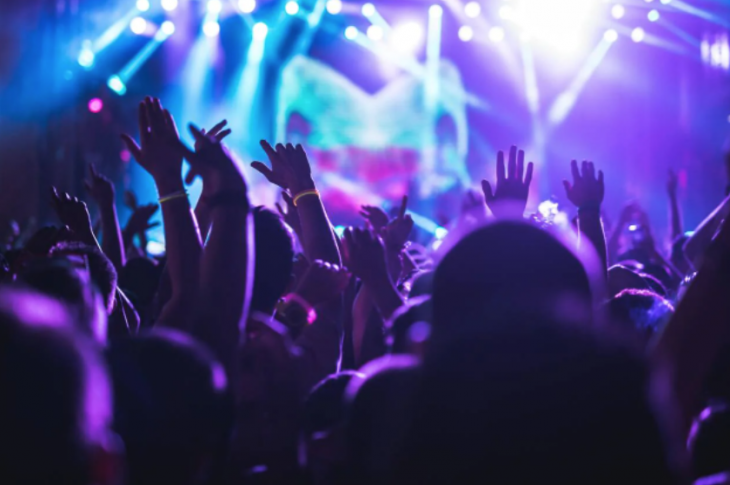 Le public est moins présent en festivals et en concerts. Les producteurs de spectacles et les tourneurs bretons sont inquiets. | GETTY IMAGES/ISTOCKPHOTO