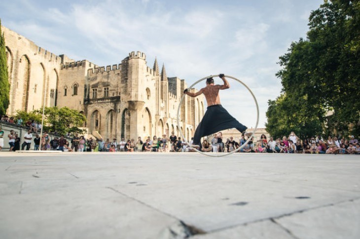 Le Festival « off » d’Avignon, un aimant pour plus de mille compagnies