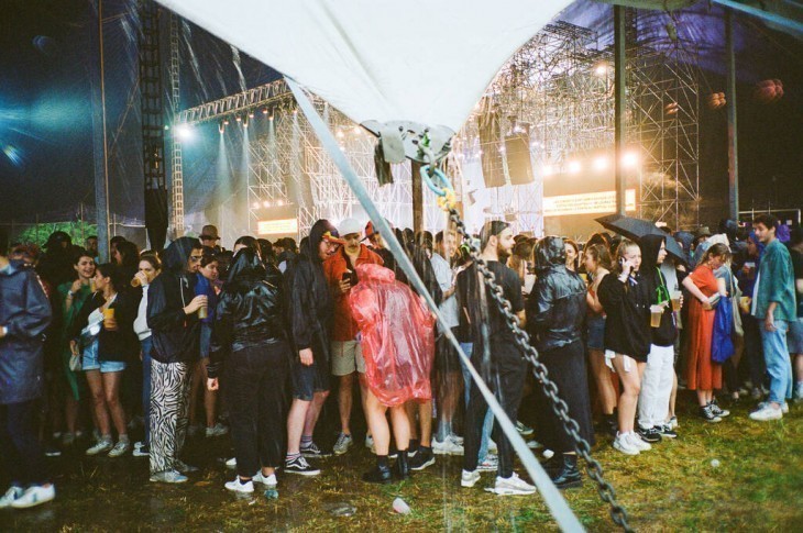 En juin 2022, le festival We Love Green, à Paris, avait du annuler les concerts de la soirée du samedi en raison d'un orage d'une violence rare.