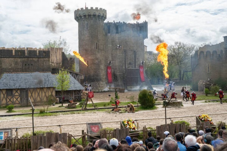 Pass culture : la ministre ne doit pas accorder de statut particulier au parc d’attractions du Puy-du-Fou !