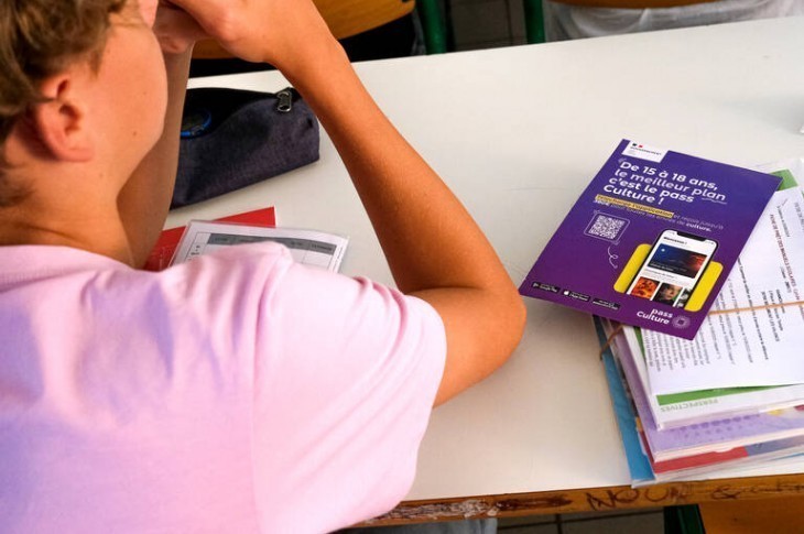 Pass culture : une suppression du dispositif avant 17 ans est «en cours d’examen» par le gouvernement